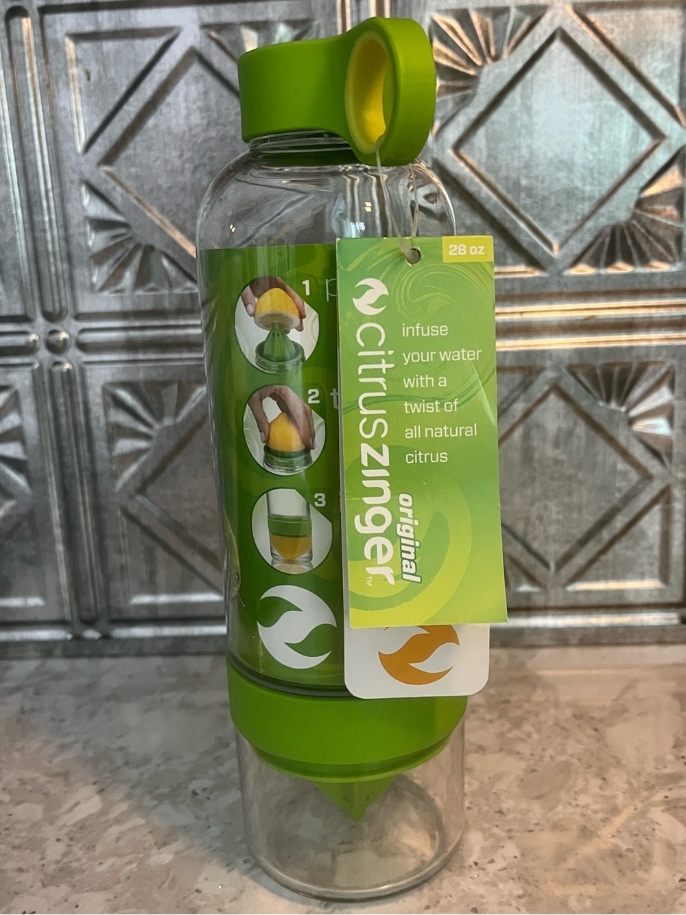 Citrus Zinger: Green Fruit Infuser Water Bottle - 28 oz
